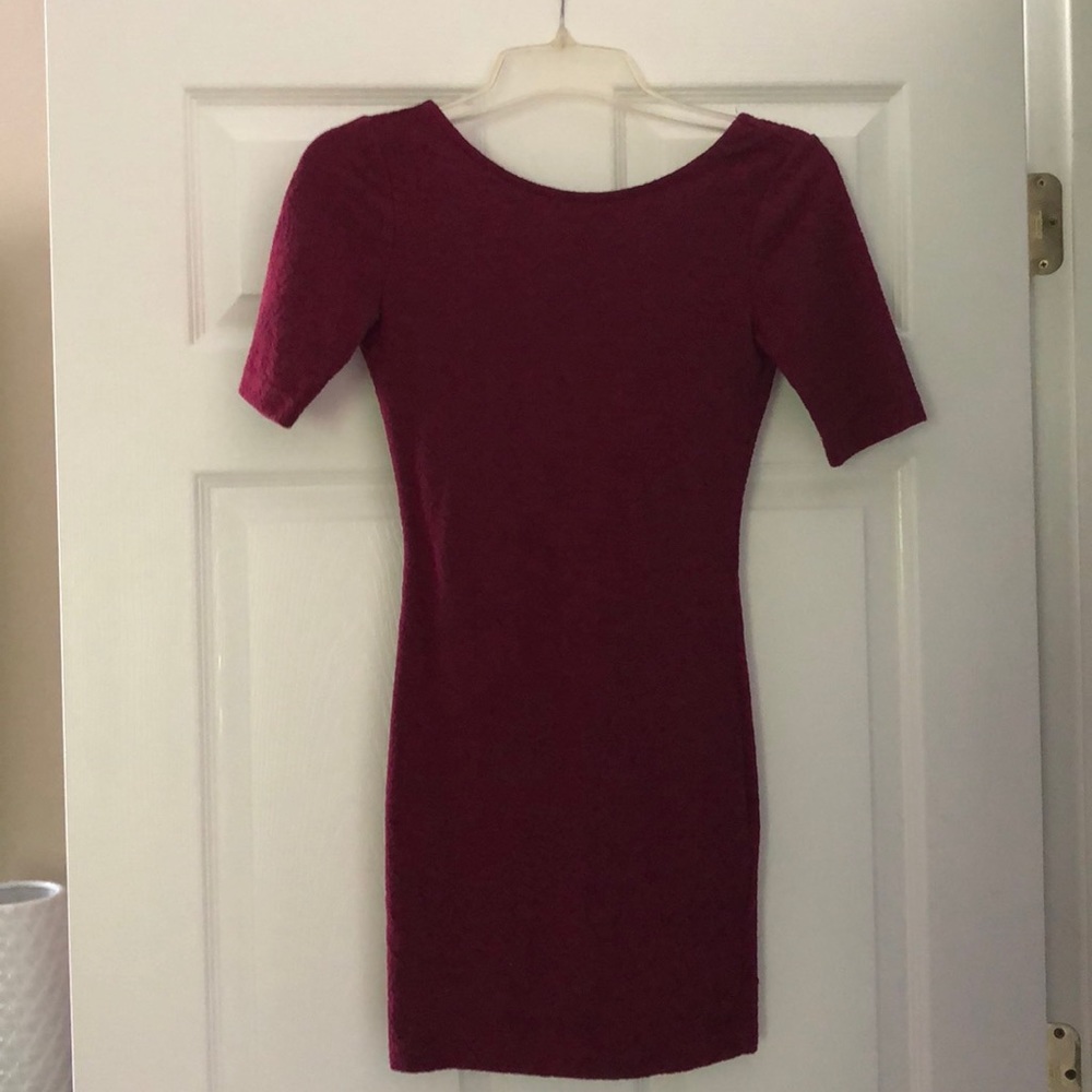 H&M divided short sleeve maroon dress size 4